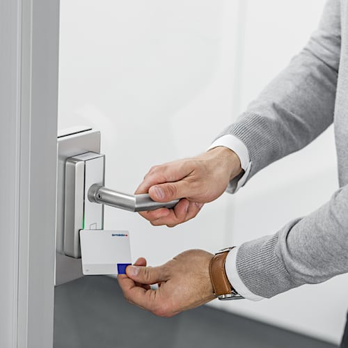 c-lever compact