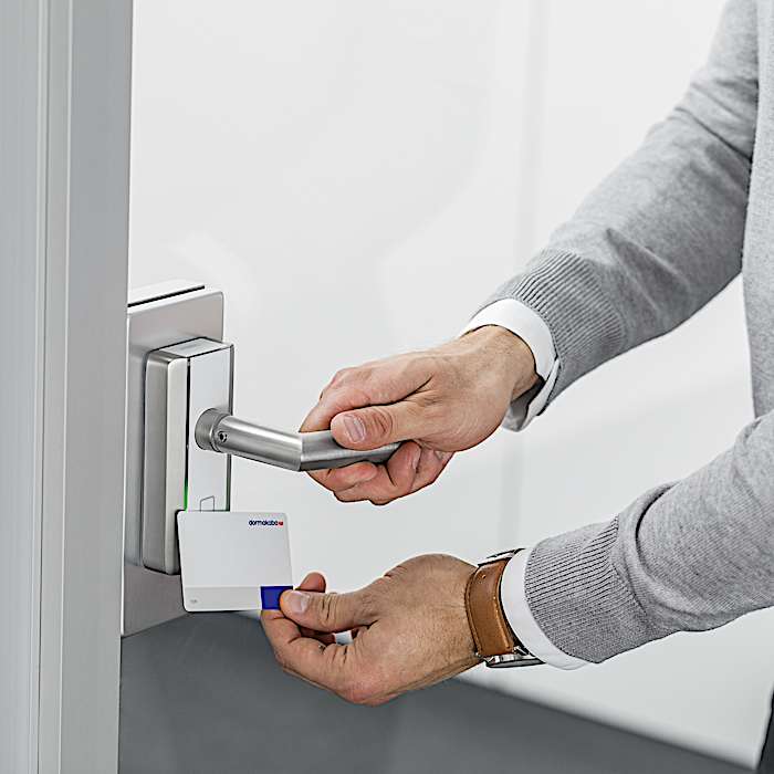 c-lever compact
